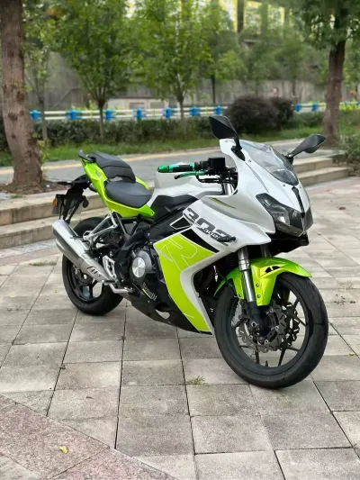 Мотоцикл Benelli 302RR — миниатюра 1