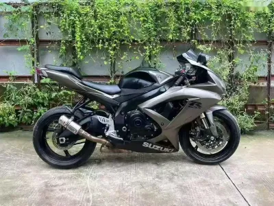 Мотоцикл Suzuki GSX600 — миниатюра 3