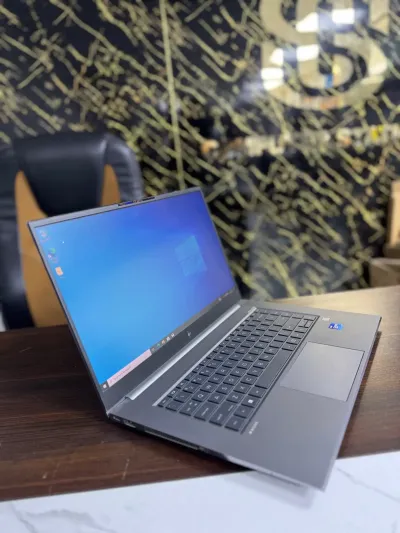 Ноутбук HP ZBook Studio i7