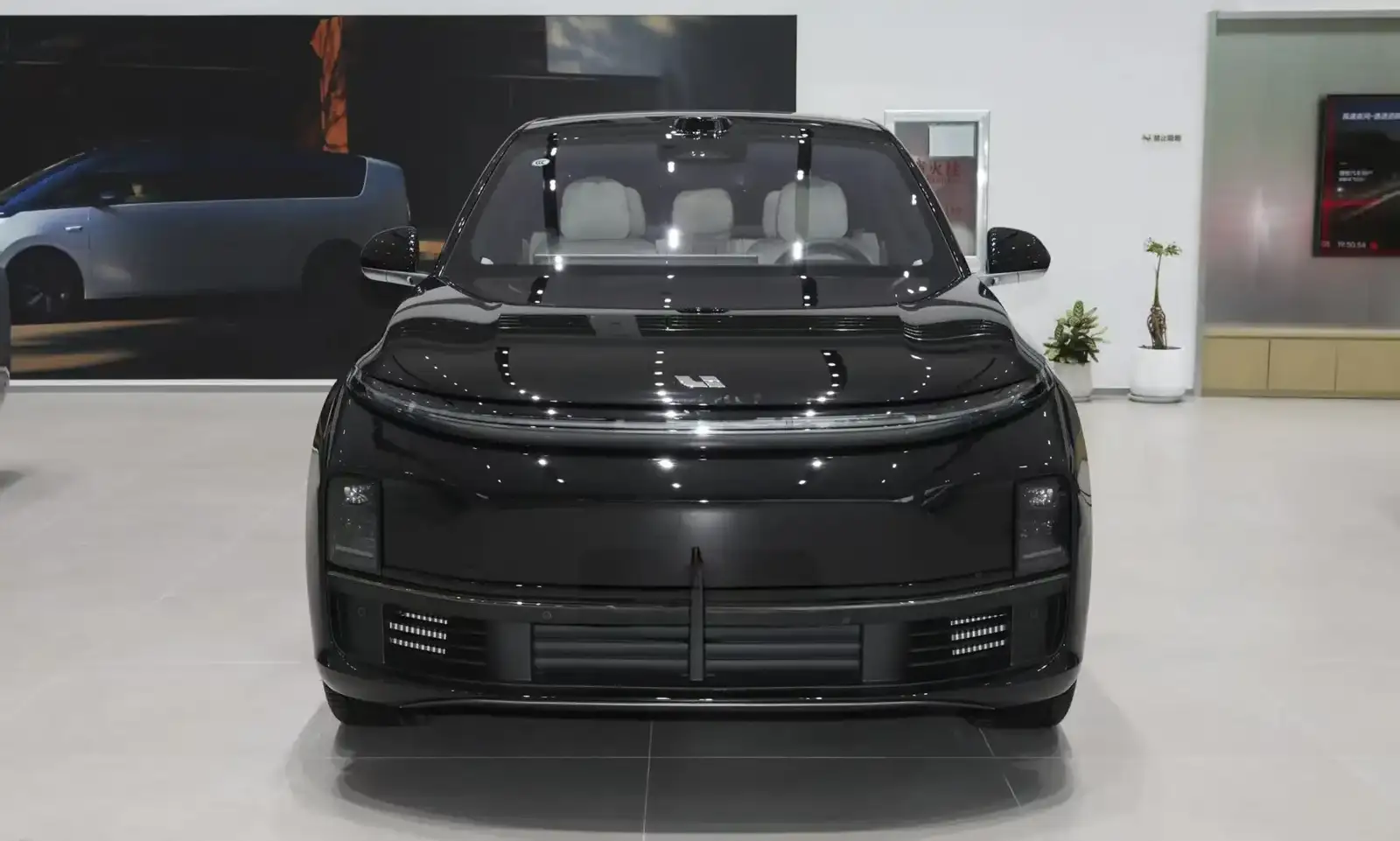 Li Auto (LiXiang) L6,
