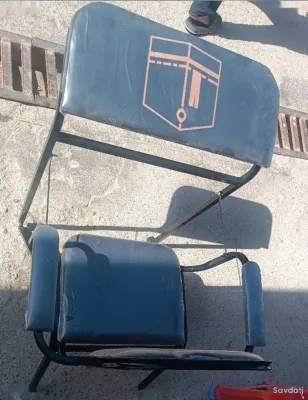 Стол и стул для молитвы