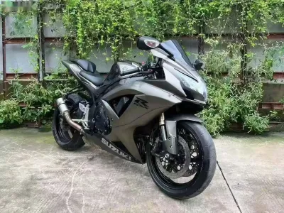 Мотоцикл Suzuki GSX600 — миниатюра 1