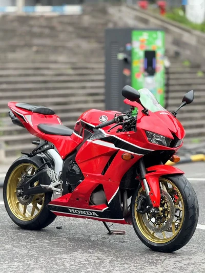 Мотоцикл Honda cbr600 — миниатюра 1