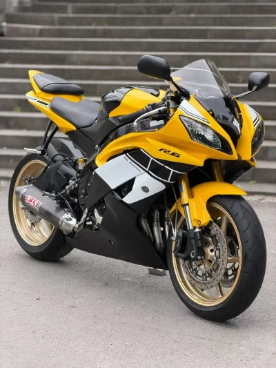 Мотоцикл YAMAHA R6 — миниатюра 1