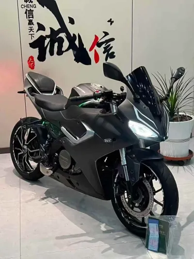 Мотоцикл QJMotor на заказ — миниатюра 4