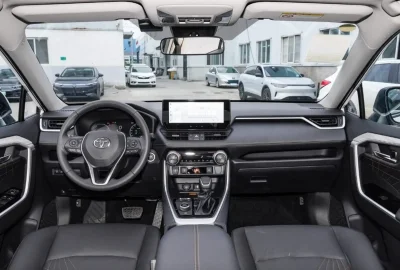 Toyota RAV 4, 2025