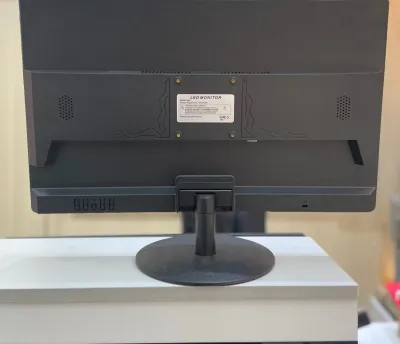 LED монитор 22 дюйма с динамиками