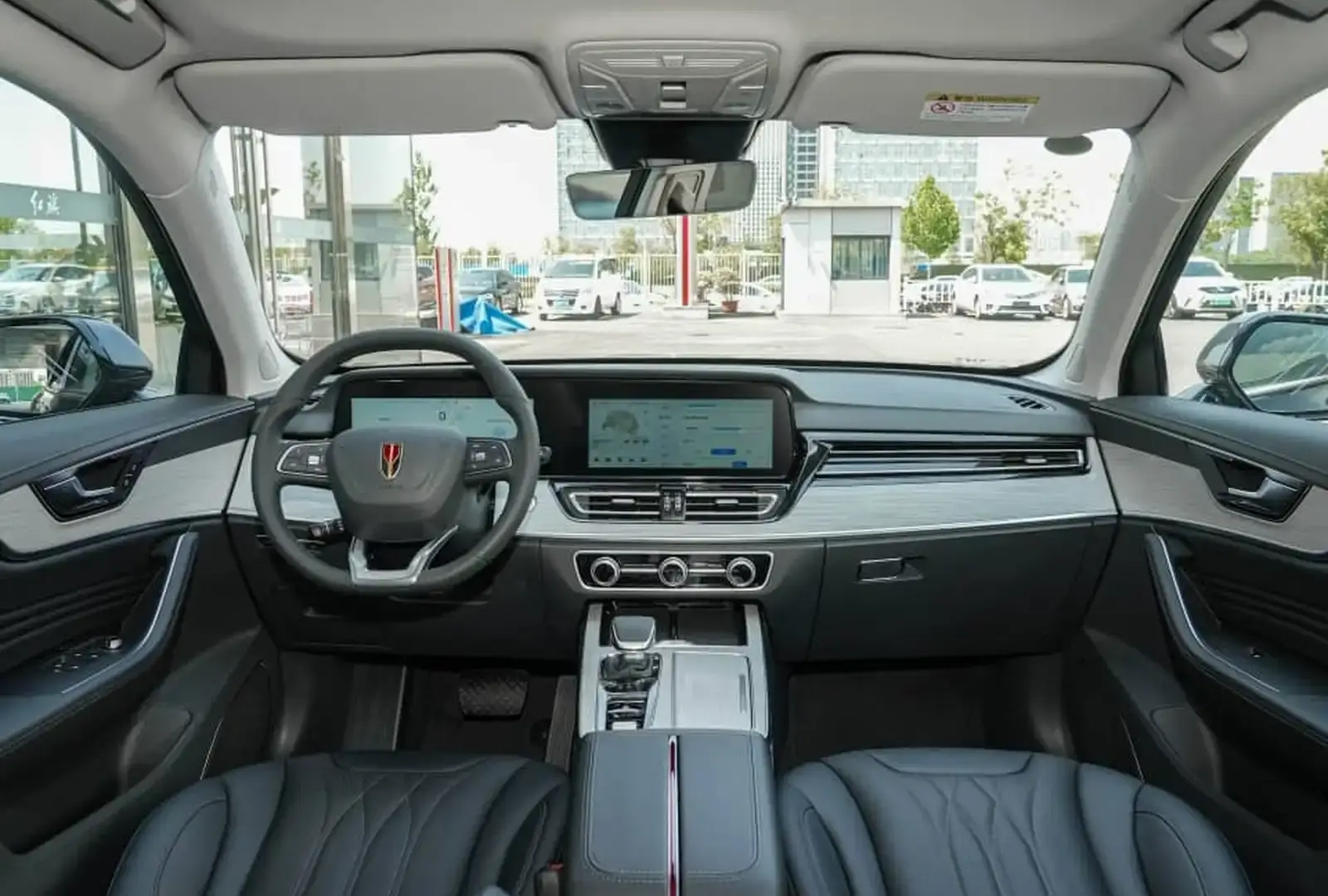 Hongqi HS5,