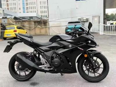 Мотоцикл Suzuki GSX — миниатюра 1
