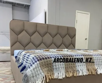 Двуспальная кровать