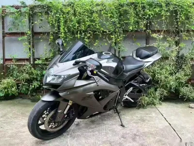 Мотоцикл Suzuki GSX600 — миниатюра 2