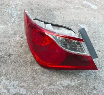 Задние стоп фары от Hyundai Sanata YF — миниатюра 1