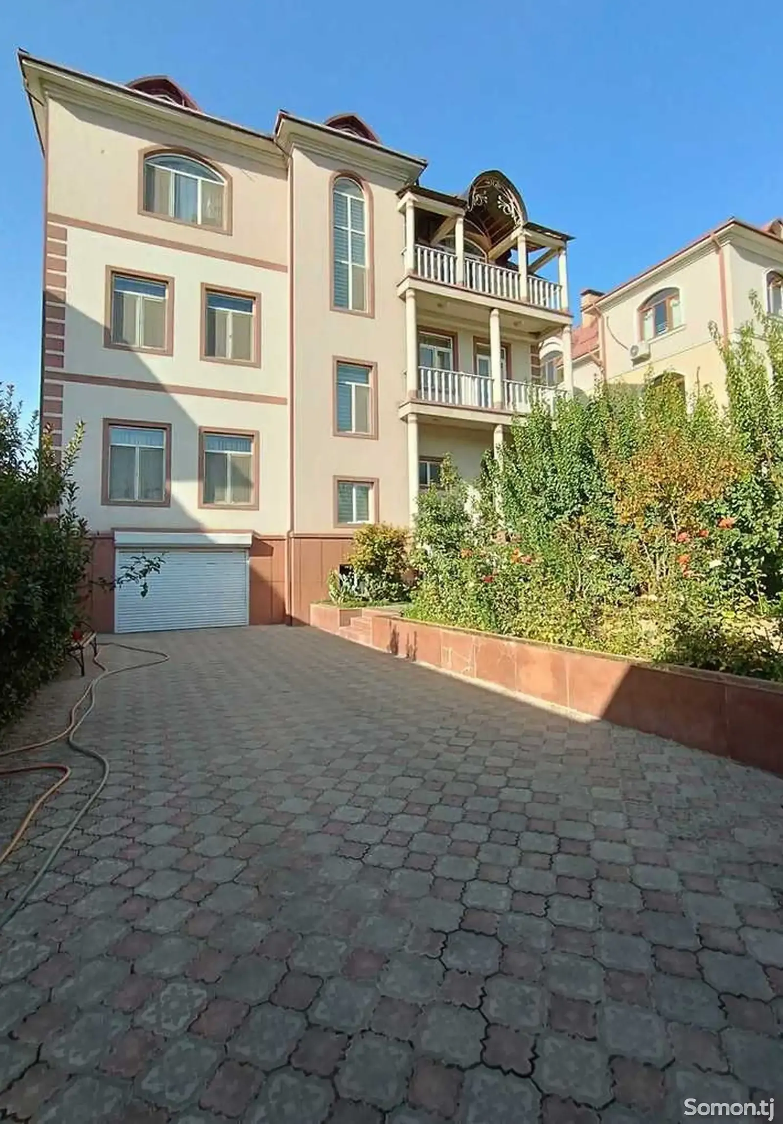 3-этажный, 8 комнатный дом, 826 м², Сино