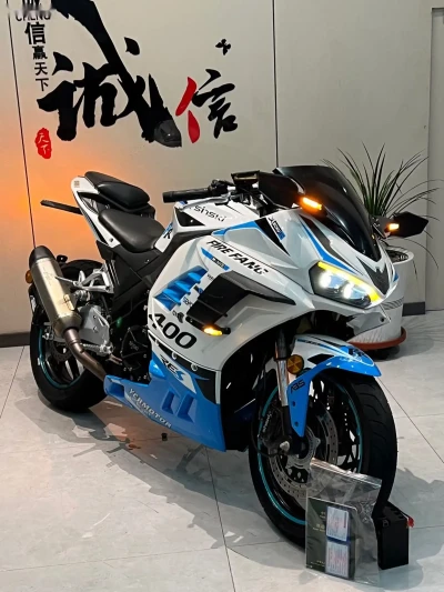 Мотоцикл Kawasaki 400 cc — миниатюра 1