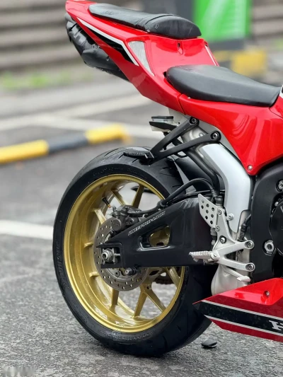 Мотоцикл Honda cbr600 — миниатюра 8
