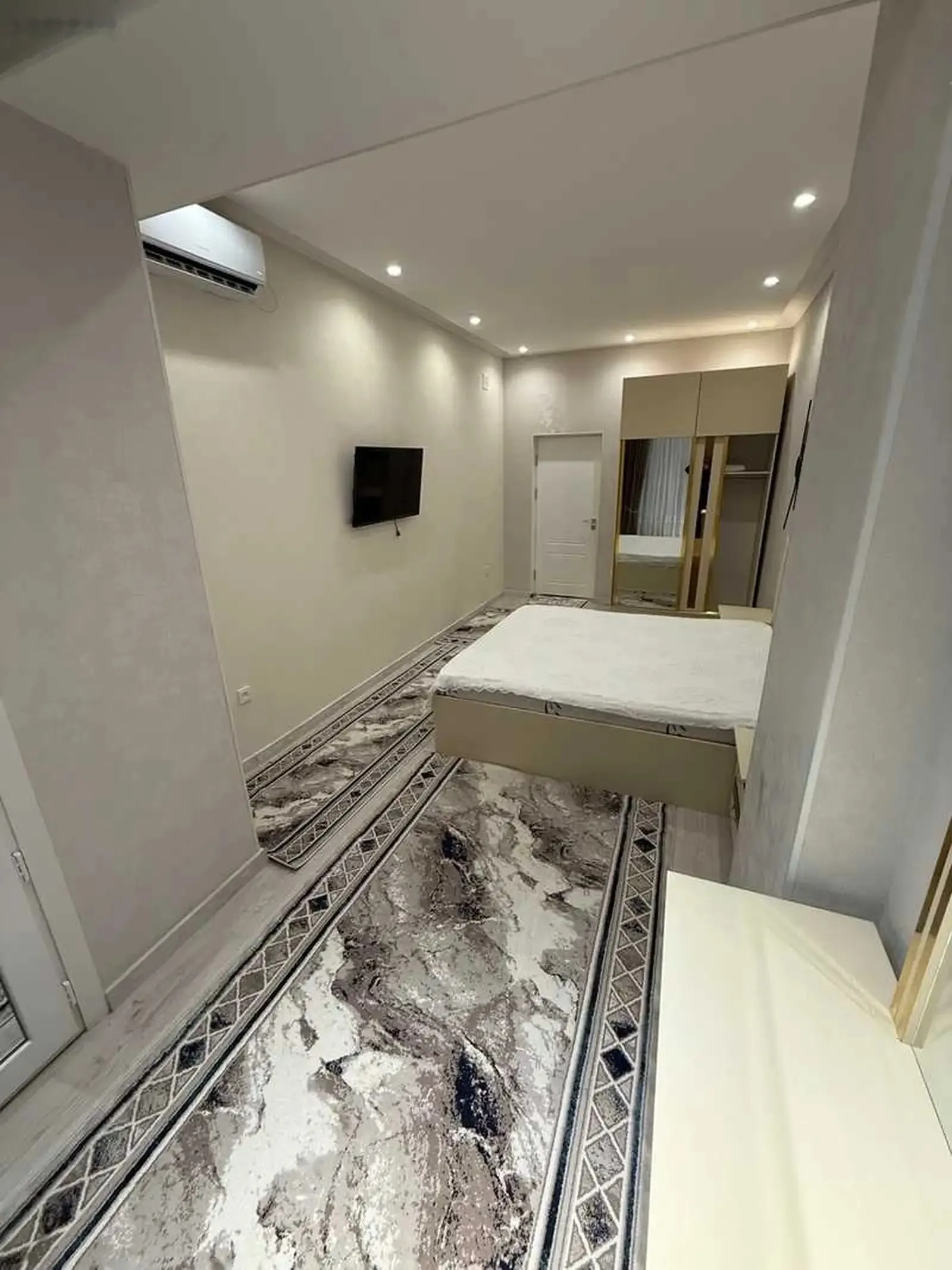 2-комн. квартира, 12 этаж, 90м², Голубой экран