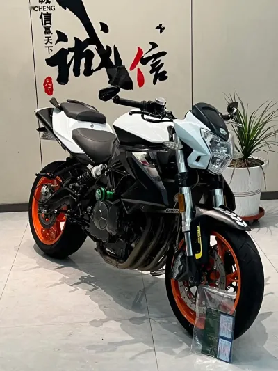 Мотоцикл Benelli 600 сс — миниатюра 1