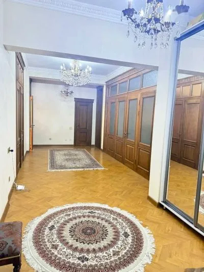 5-комн. квартира, 4 этаж, 260м², И Сомони