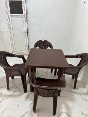 Столы и стулья