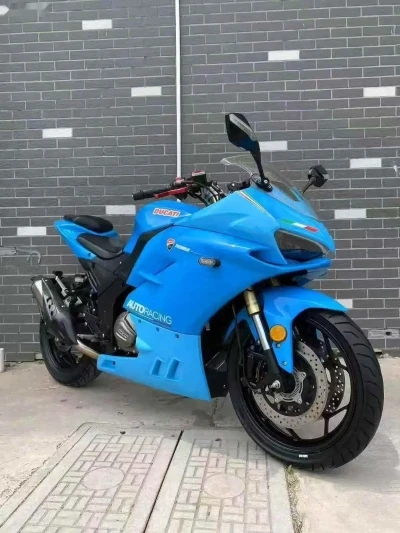 Мотоцикл Ducati 400 — миниатюра 4