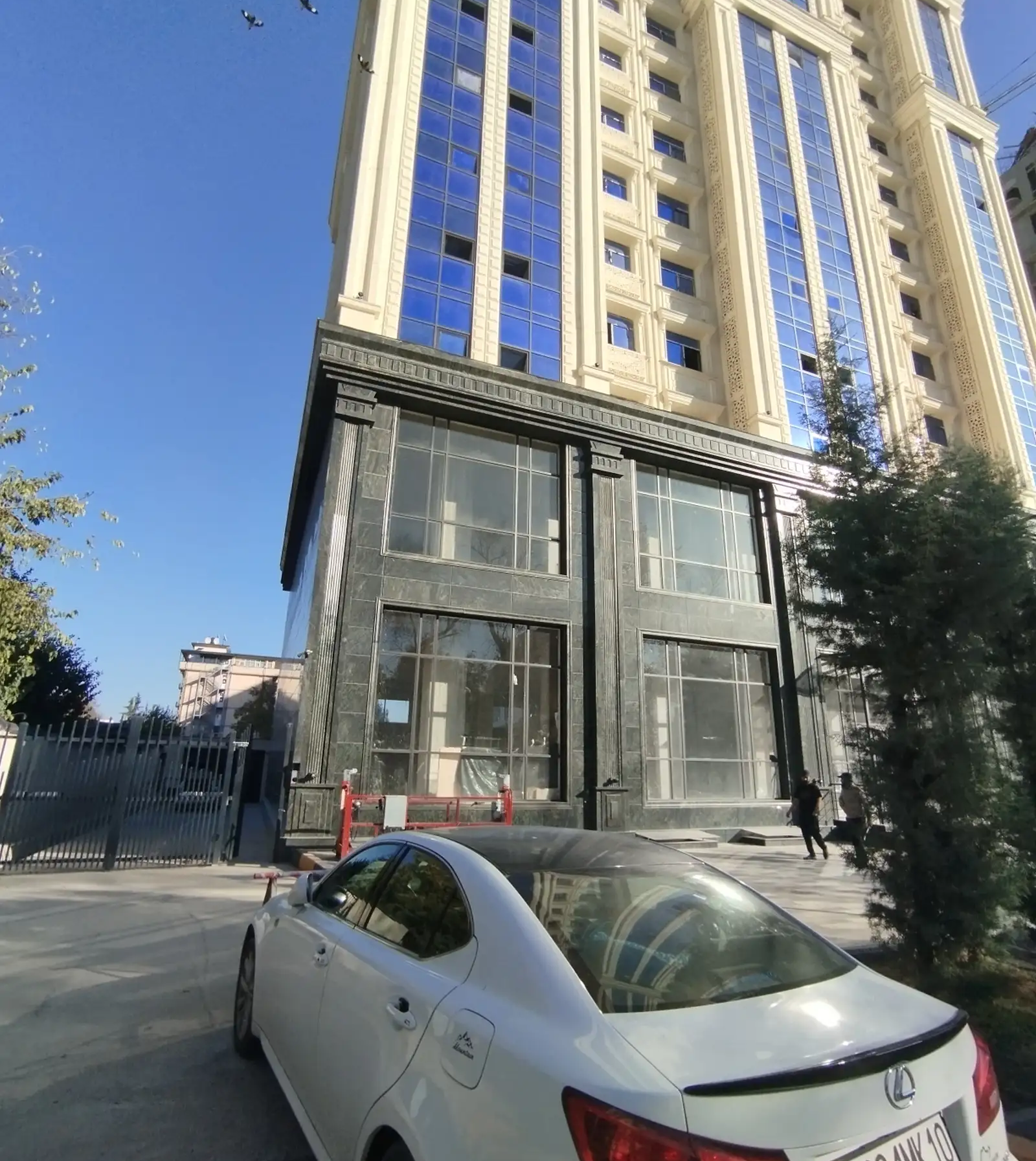 2-комн. квартира, 11 этаж, 50 м², орентир Шохмансур назди Ашан доми ру баруи парки Алишер Навои наздики ОВИР