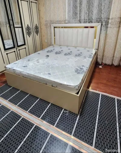 Двуспальная кровать с медицинским матрасом