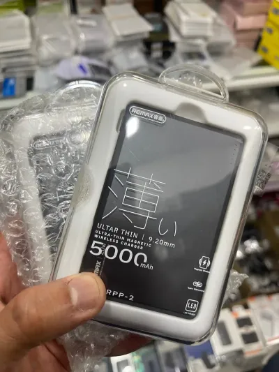 Внешний аккумулятор с беспроводной MagSafe зарядкой 20W 5000 mAh - Remax RPP-2 — миниатюра 1