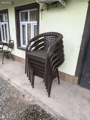 Столы и стулья