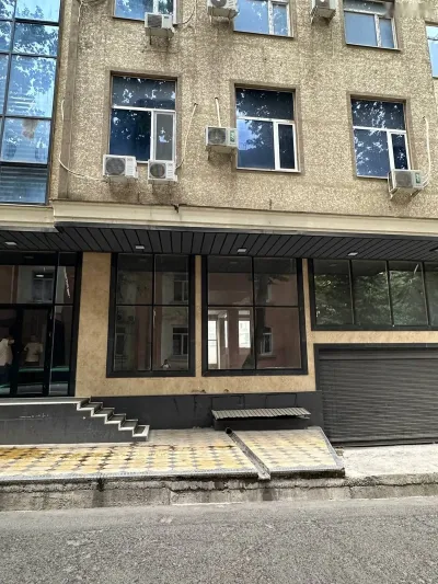 Помещение под магазин / салон, 237м², И.Сомони