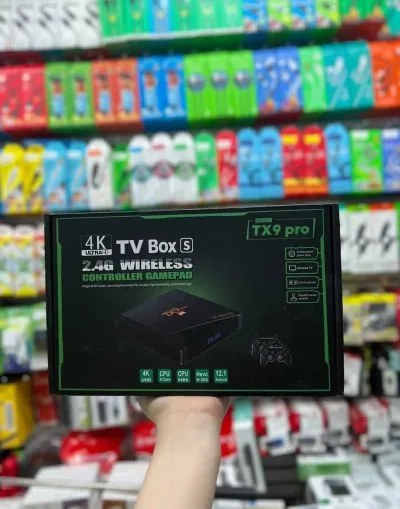 Беспроводная игровая приставка с двумя джойстиками и Smart TV TX9 pro