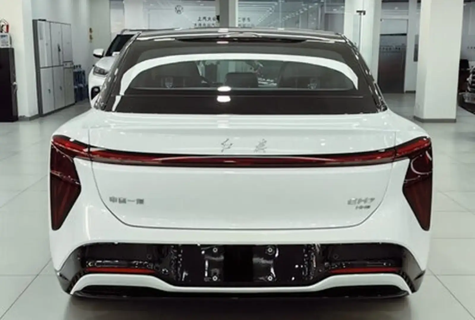 Hongqi HS7,