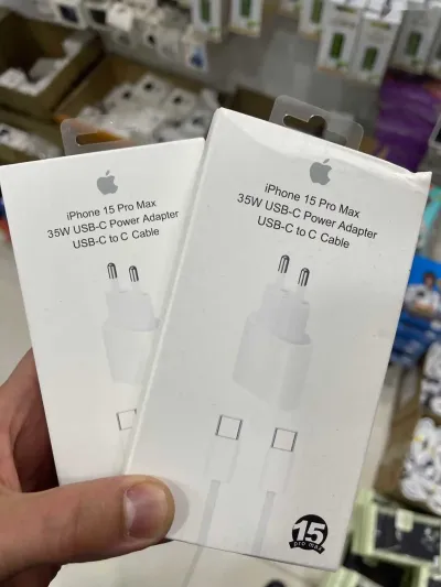 Зарядное устройство Apple iPhone 15 Pro Max — миниатюра 1