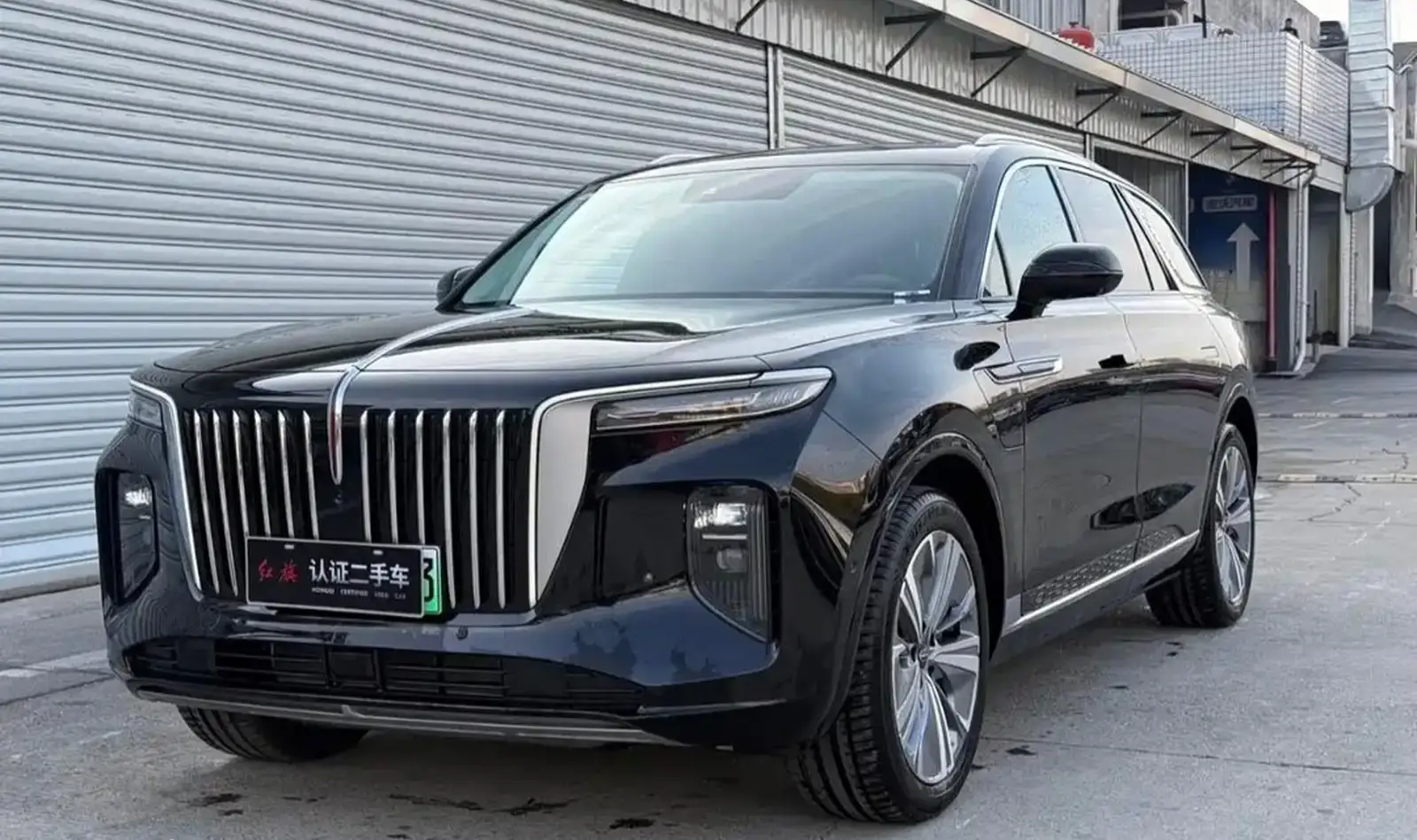 Hongqi E-HS9,