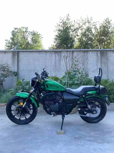 Мотоцикл Harley-Davidson 883 — миниатюра 2