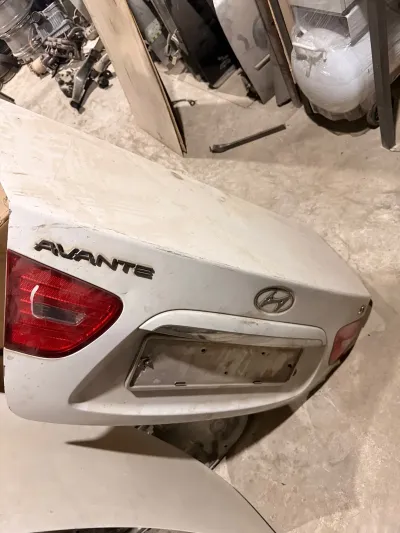 Крышка багажника на Hyundai Avante 2006-2010 — миниатюра 1