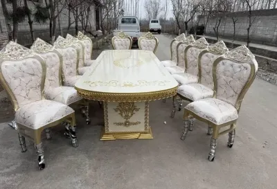 Стол и стулья