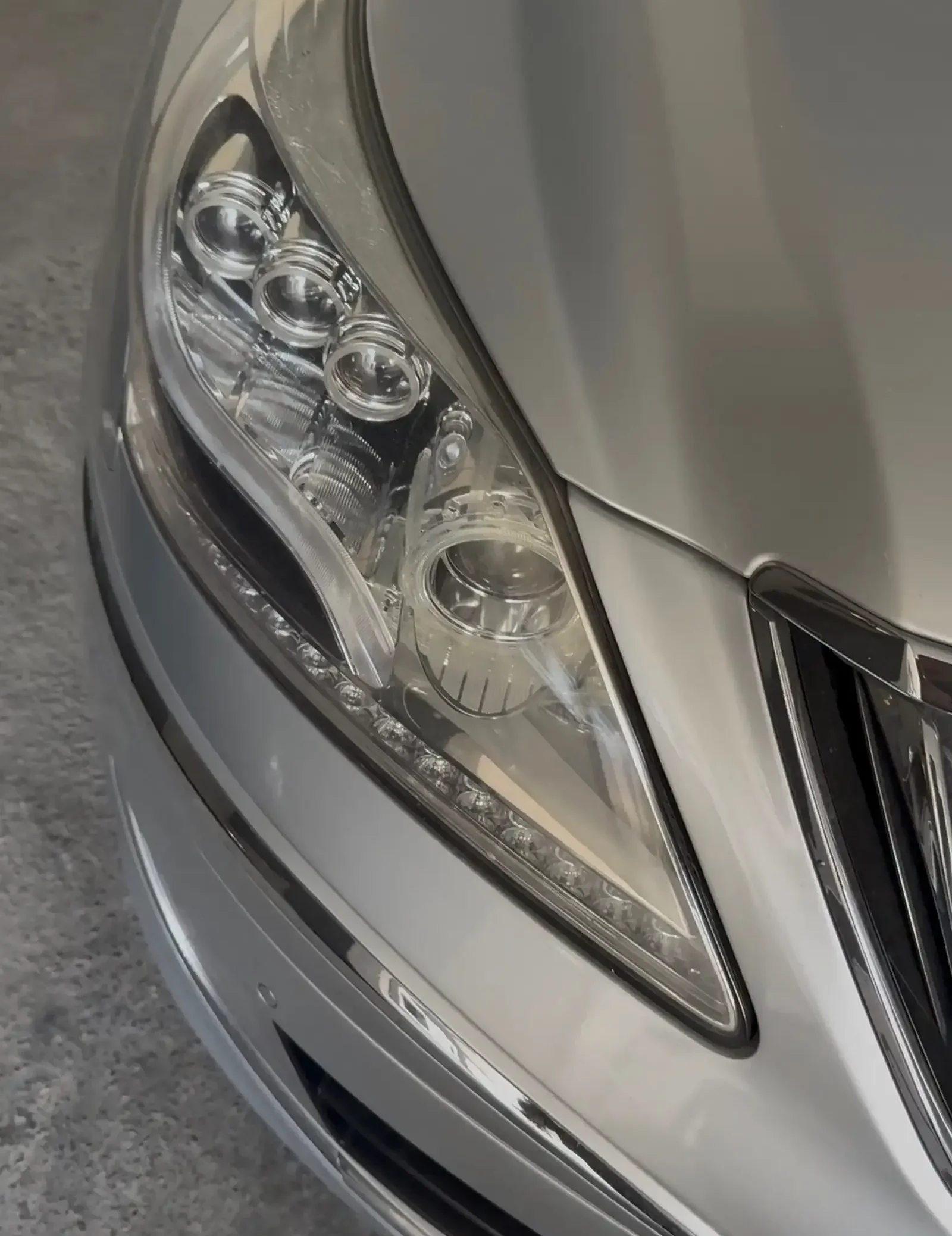 Фара на Hyundai Eques 2010-