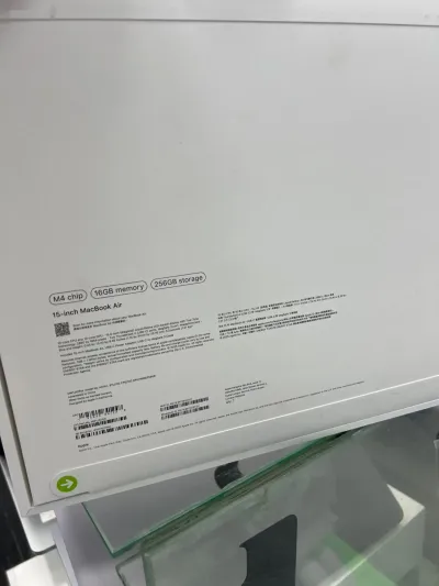 Ноутбук Apple Macbook M4 16/256gb — миниатюра 2