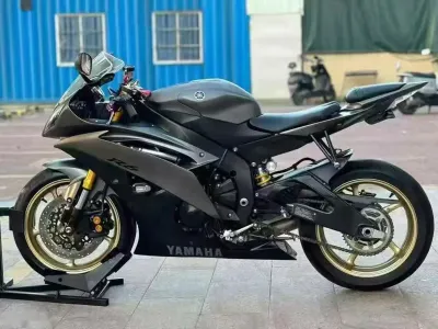 Мотоцикл Yamaha R6 — миниатюра 3