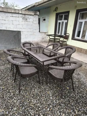Столы и стулья