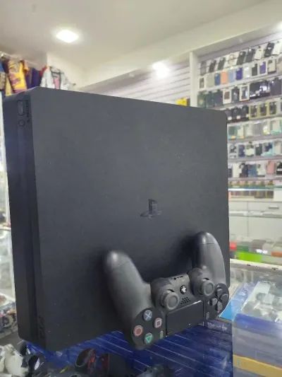 Игровая приставка Sony Playstation 4