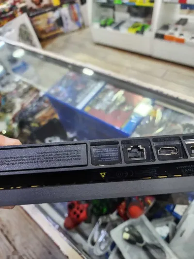 Игровая приставка Sony Playstation 4 — миниатюра 2