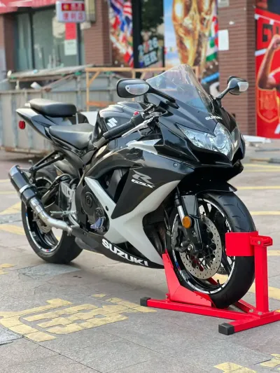 Мотоцикл Suzuki GSX750R — миниатюра 1
