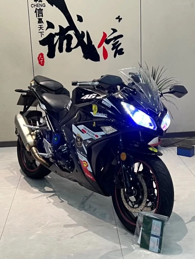 Мотоцикл Kawasaki 400 cc