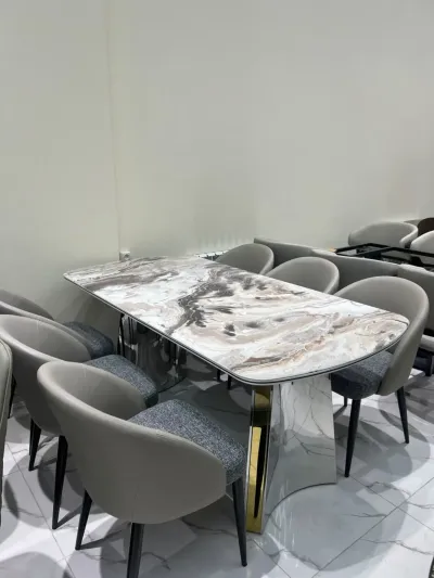 Стол и стулья