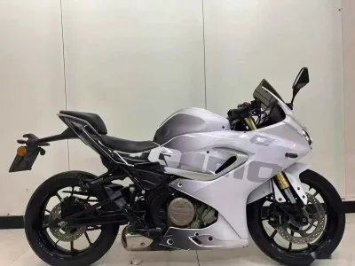 Мотоцикл QJMото SR250 на заказ — миниатюра 1