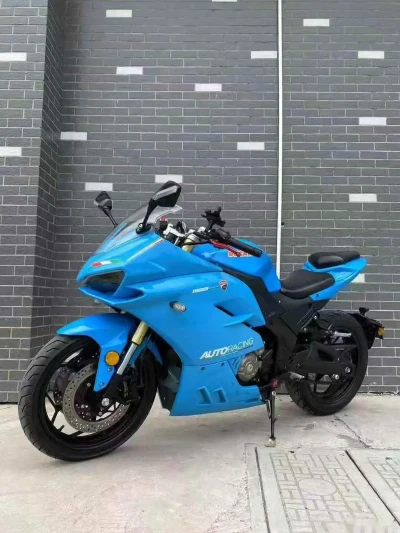 Мотоцикл Ducati 400 — миниатюра 3
