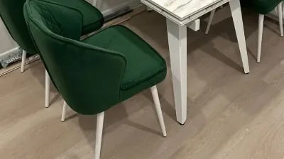 Стол и стулья
