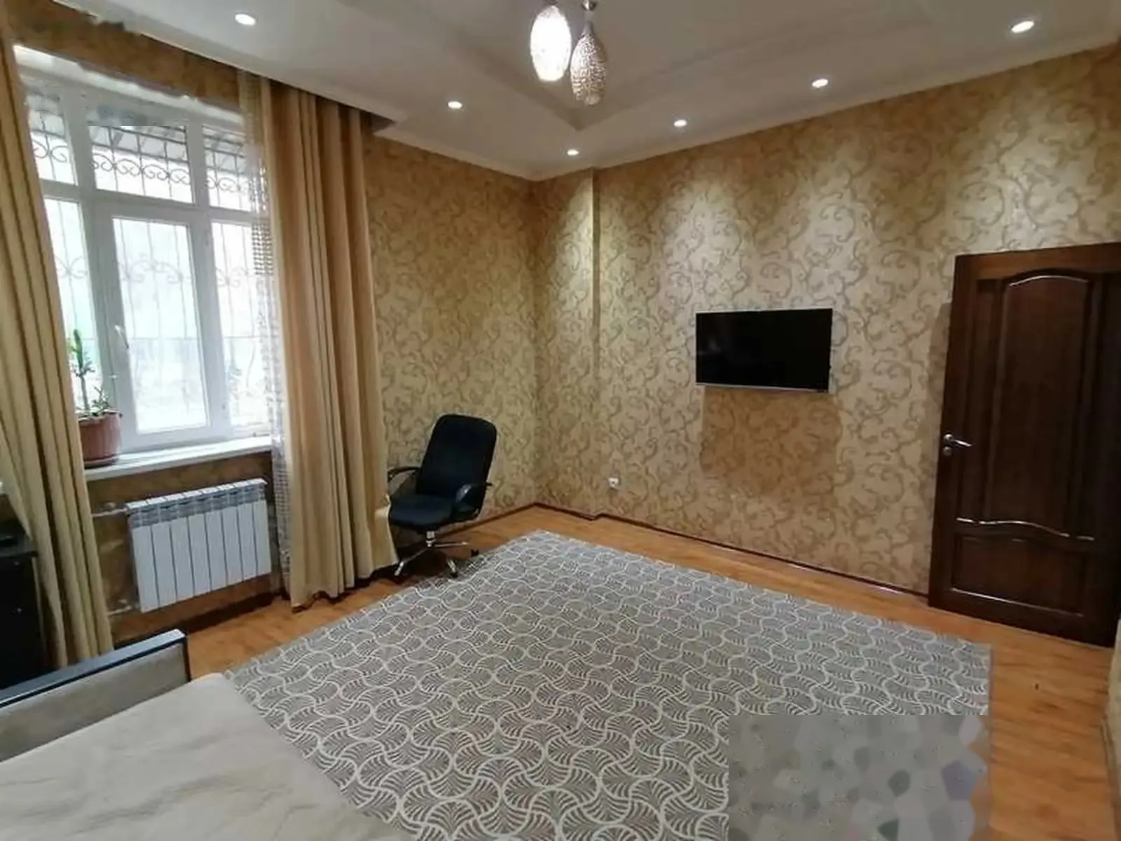 3-комн. квартира, 1 этаж, 95м², мости аэрапорт