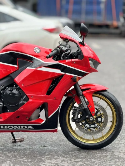 Мотоцикл Honda cbr600 — миниатюра 4